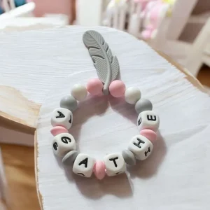 Anneau de Dentition Personnalisé en Silicone – Modèle Plume Gris Clair Élégant ✨