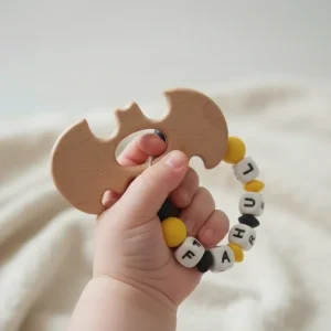 Anneau de Dentition Personnalisé Batman 🦇 : Bois Naturel et Silicone Noir